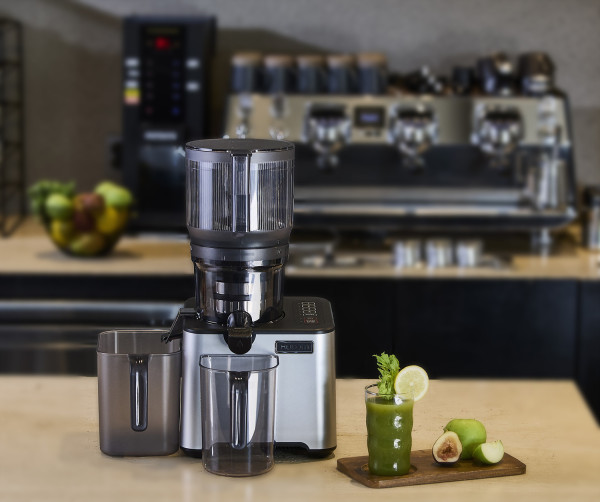 ▲상업용 착즙기 신제품 'CE50'. (사진제공=휴롬 )