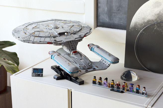 ▲레고 스타트렉: U.S.S. 엔터프라이즈 NCC-1701-D(10356) (사진제공=레고그룹)