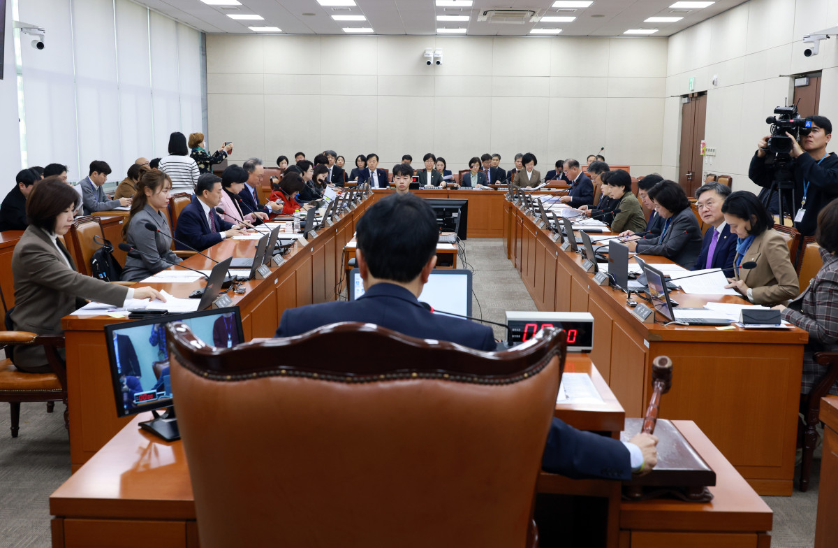 ▲박주민 국회 보건복지위원장이 20일 서울 여의도 국회에서 보건복지위원회 전체회의를 개의하고 있다. 2025.11.20. (뉴시스)