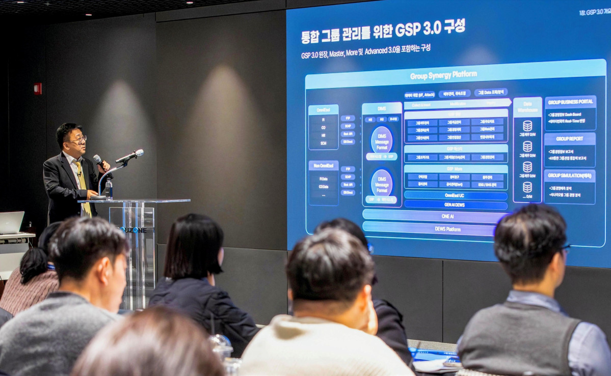 ▲정재훈 더존비즈온 상무가 서울 중구 더존을지타워 ATEC에서 열린 세미나에서 GSP 3.0 기반 그룹사 통합 경영관리의 혁신 사례를 발표하고 있다. (사진제공=더존비즈온)