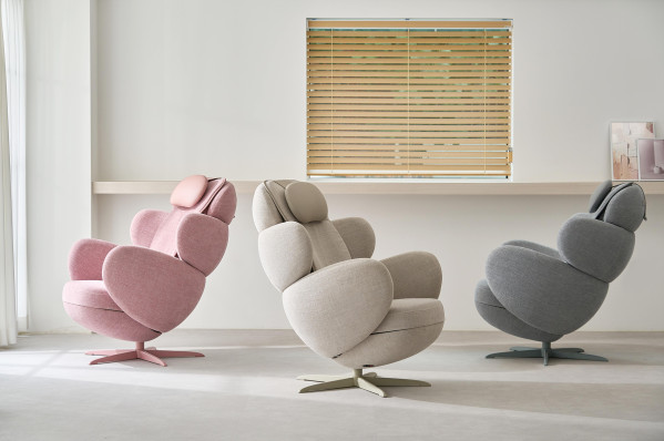 ▲리클라이너 마사지 소파 ‘문체어’. (사진제공=코지마)