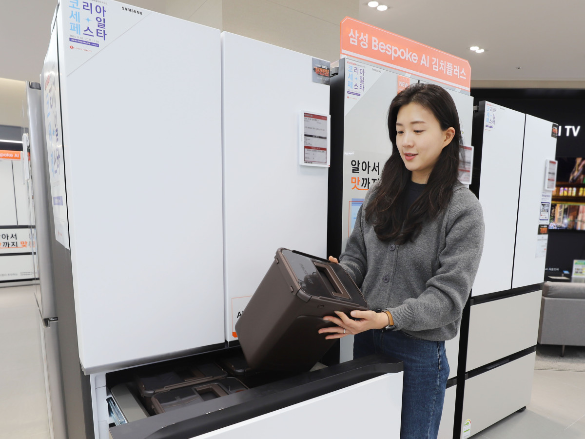 ▲롯데하이마트는 김장 시즌을 맞아 30일까지 김치냉장고 할인 혜택을 제공한다고 21일 밝혔다.  (사진제공=롯데하이마트)