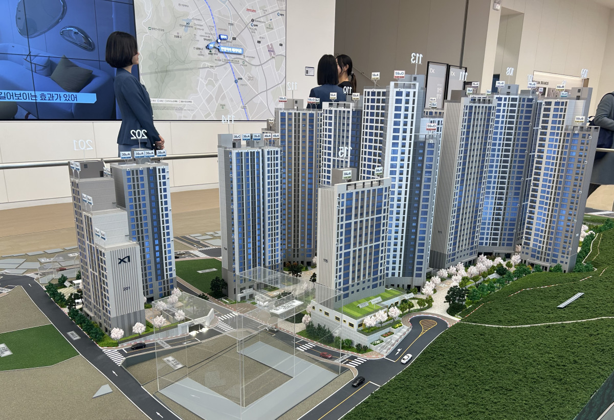 ▲‘안양자이 헤리티온’ 견본주택에 비치된 실물 모형. (천상우 1000tkddn@)