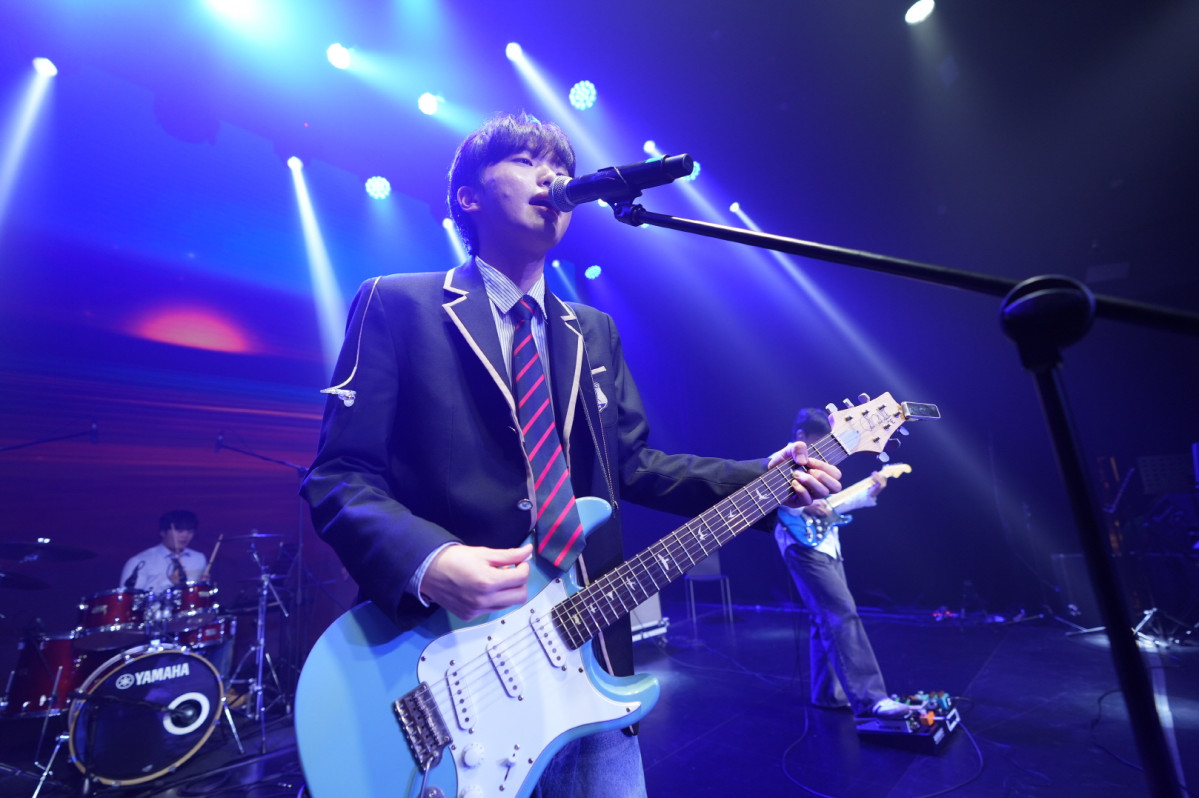 ▲‘CJ도너스캠프 문화동아리’ 음악 부문 동아리 학생들이 서울 강남구 가빈아트홀에서 무대를 선보이고 있다. (사진제공=CJ나눔재단)