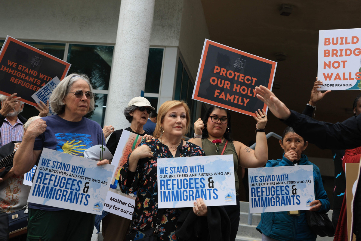 ▲13일(현지시간) 미 플로리다주 마이애미에서 이민자들 추방 정책에 반대하는 시위대의 모습. (AFP연합뉴스)