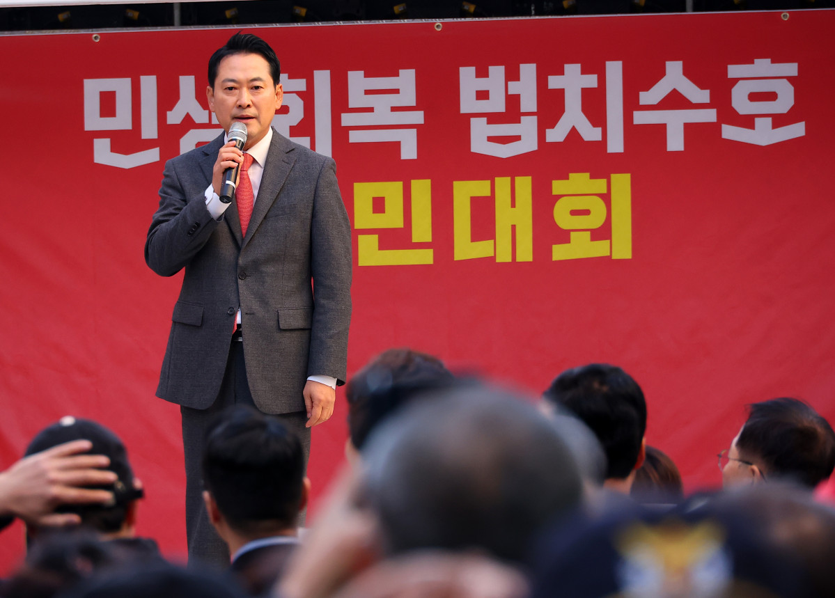 ▲국민의힘 장동혁 대표가 22일 오후 부산 중구 광복로에서 열린 '민생회복 법치수호 국민대회'에 참석해 발언하고 있다. 2025.11.22 (연합뉴스)