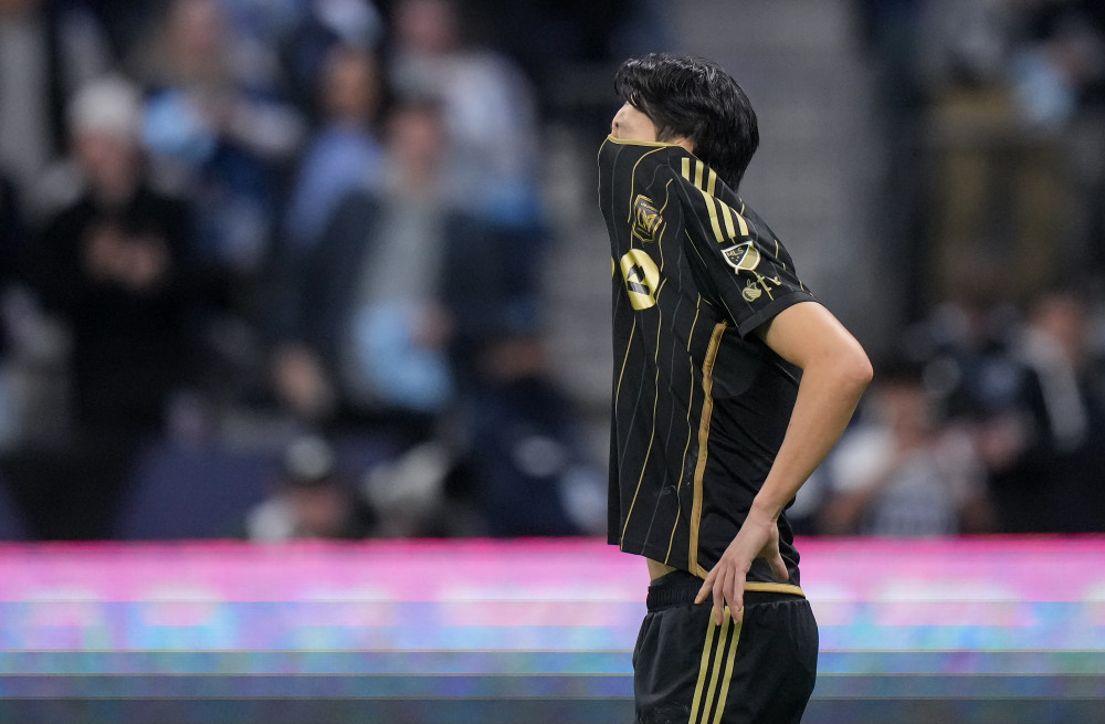 ▲22일(현지시간) 캐나다 브리티시컬럼비아주 밴쿠버에서 열린 MLS 서부 콘퍼런스 준결승전 승부차기.LAFC 손흥민이 밴쿠버 화이트캡스를 상대로 승부차기에서 득점에 실패한 뒤 아쉬움을 표하고 있다. (AP/연합뉴스)