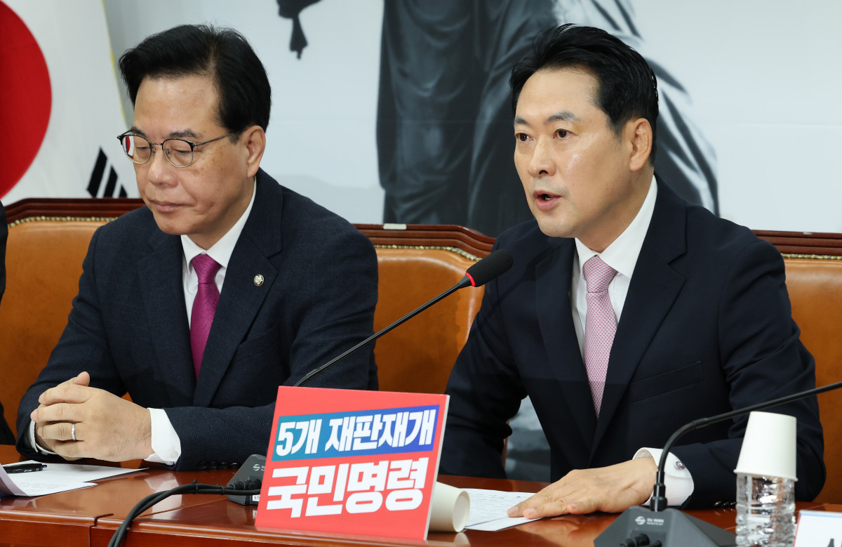 ▲국민의힘 장동혁 대표가 24일 서울 여의도 국회에서 열린 최고위원회의에서 발언하고 있다. 왼쪽은 송언석 원내대표. 2025.11.24 (연합뉴스)