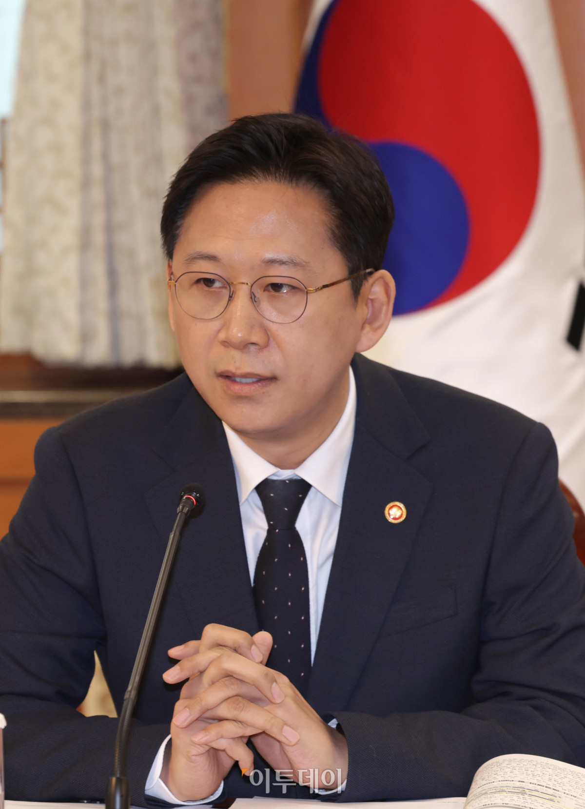 ▲배경훈 부총리 겸 과학기술정보통신부 장관이 24일 서울 종로구 정부서울청사에서 열린 과학기술 관계장관회의에서 모두발언을 하고 있다. 조현호 기자 hyunho@