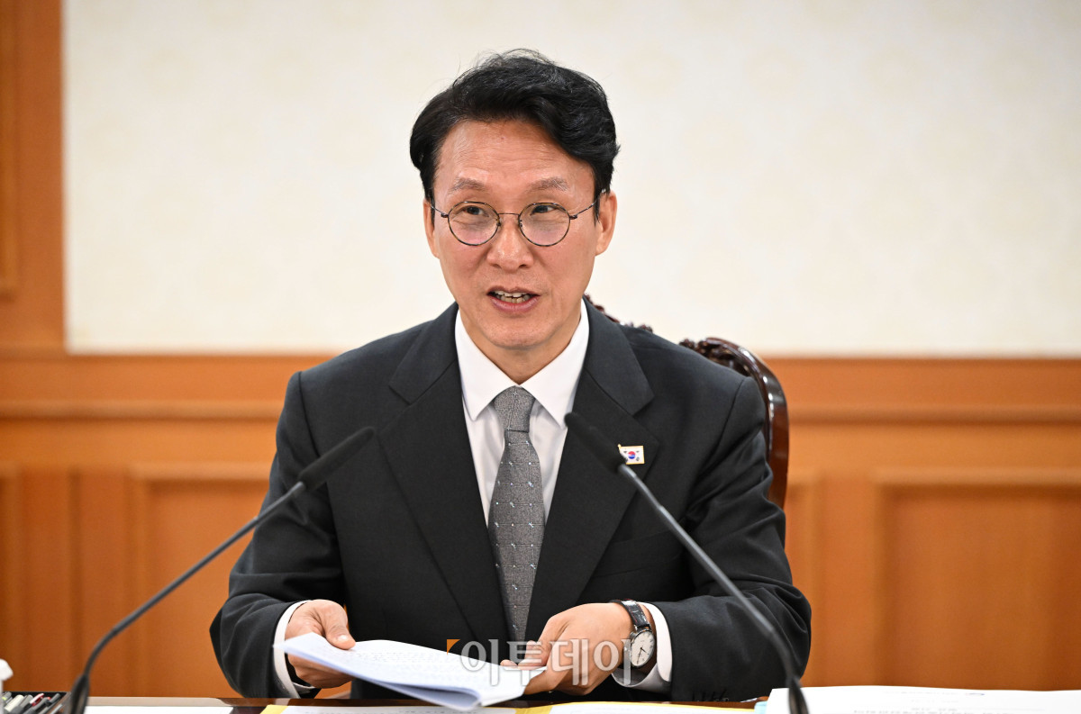 ▲김민석 국무총리가 24일 서울 종로구 정부서울청사에서 열린 과학기술 관계장관회의에서 모두발언을 하고 있다. 조현호 기자 hyunho@