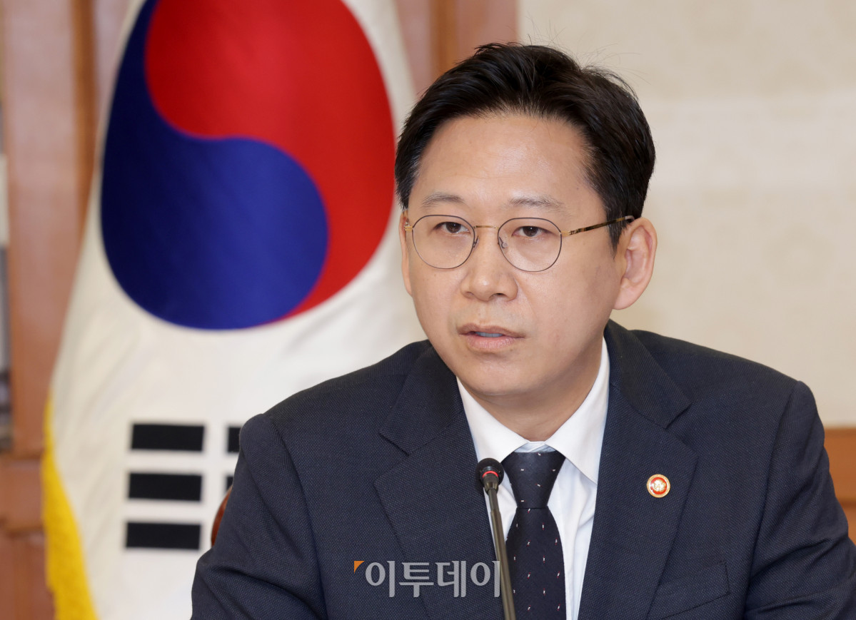 ▲배경훈 부총리 겸 과학기술정보통신부 장관이 24일 서울 종로구 정부서울청사에서 열린 과학기술 관계장관회의에서 모두발언을 하고 있다. 조현호 기자 hyunho@