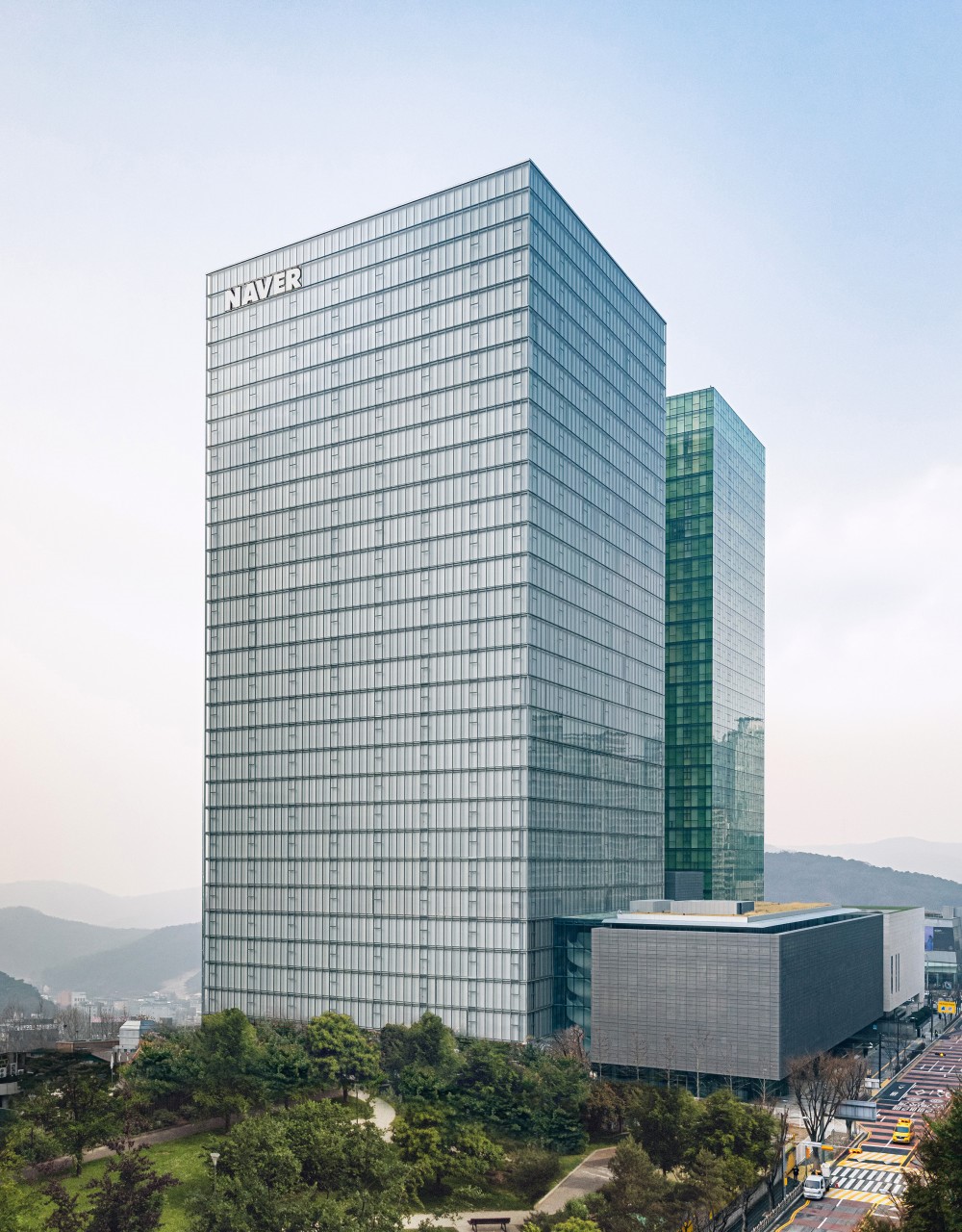 ▲ 경기 성남시 분당구 정자동에 위치한 ‘네이버 신사옥’ (사진 제공 = 네이버)