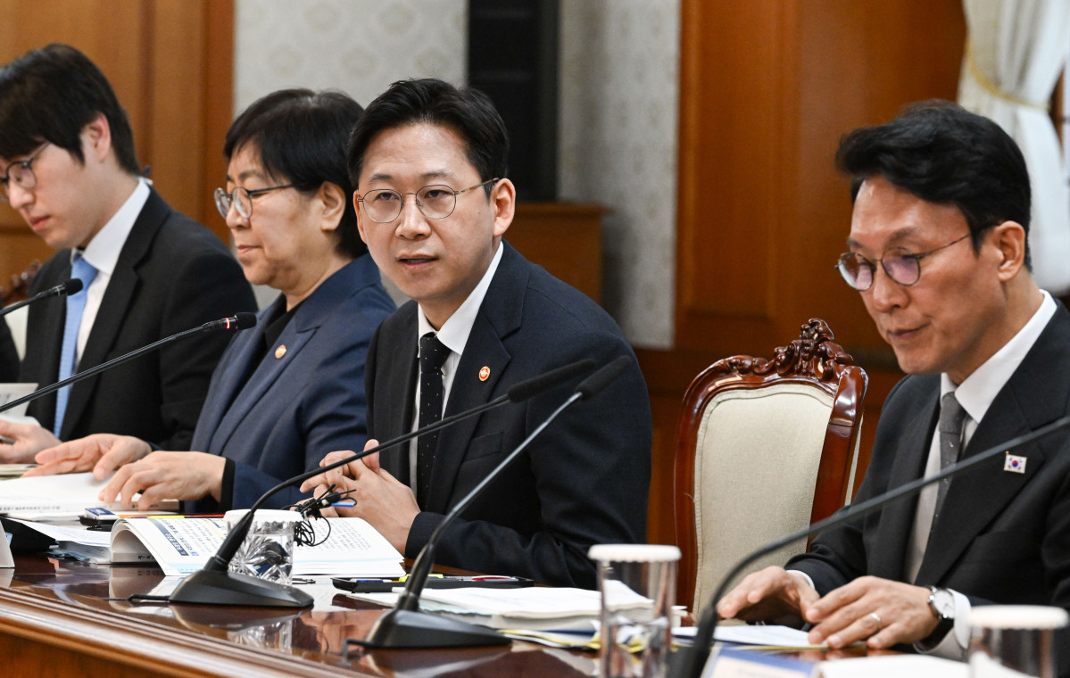 ▲배경훈 과기부총리 겸 과학기술정보통신부 장관이 24일 오전 서울 종로구 정부서울청사에서 열린 제1회 과학기술관계장관회의에 참석해 발언하고 있다. (뉴시스)