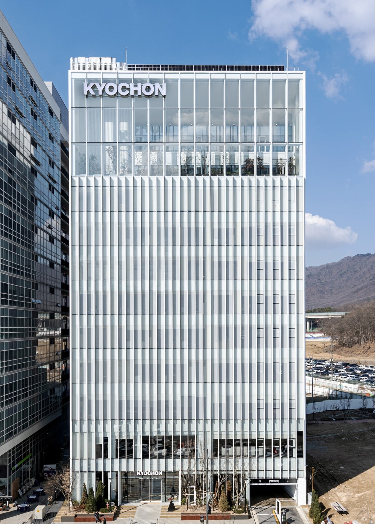 ▲교촌에프앤비 판교 신사옥 전경 (사진제공=교촌에프앤비)