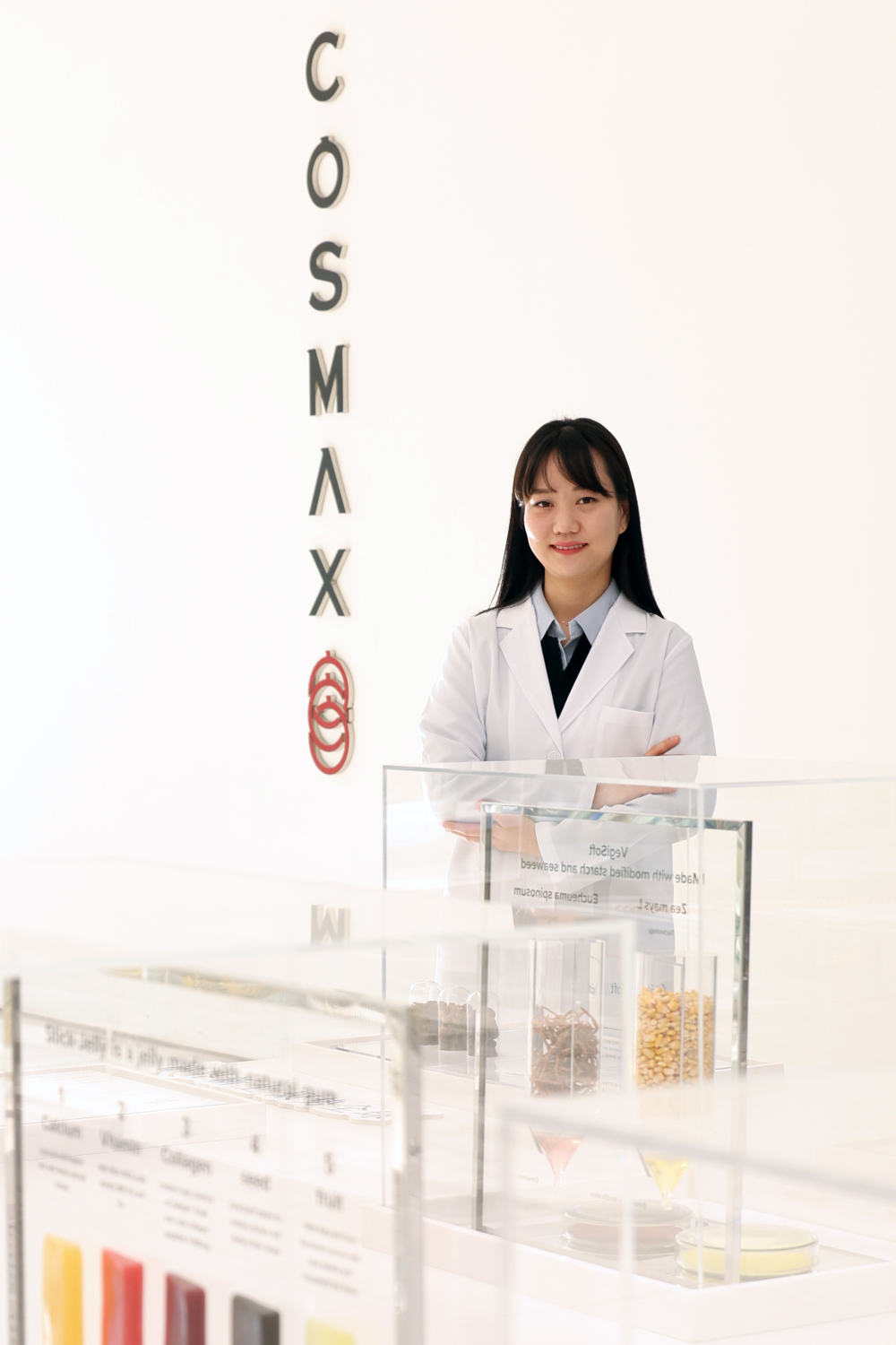 ▲전연진 코스맥스 향료 Lab 책임연구원이 3일 경기 판교 코스맥스R&I센터에서 이투데이와 인터뷰에 앞서 포즈를 취하고 있다. 고이란 기자 photoeran@ (이투데이DB)