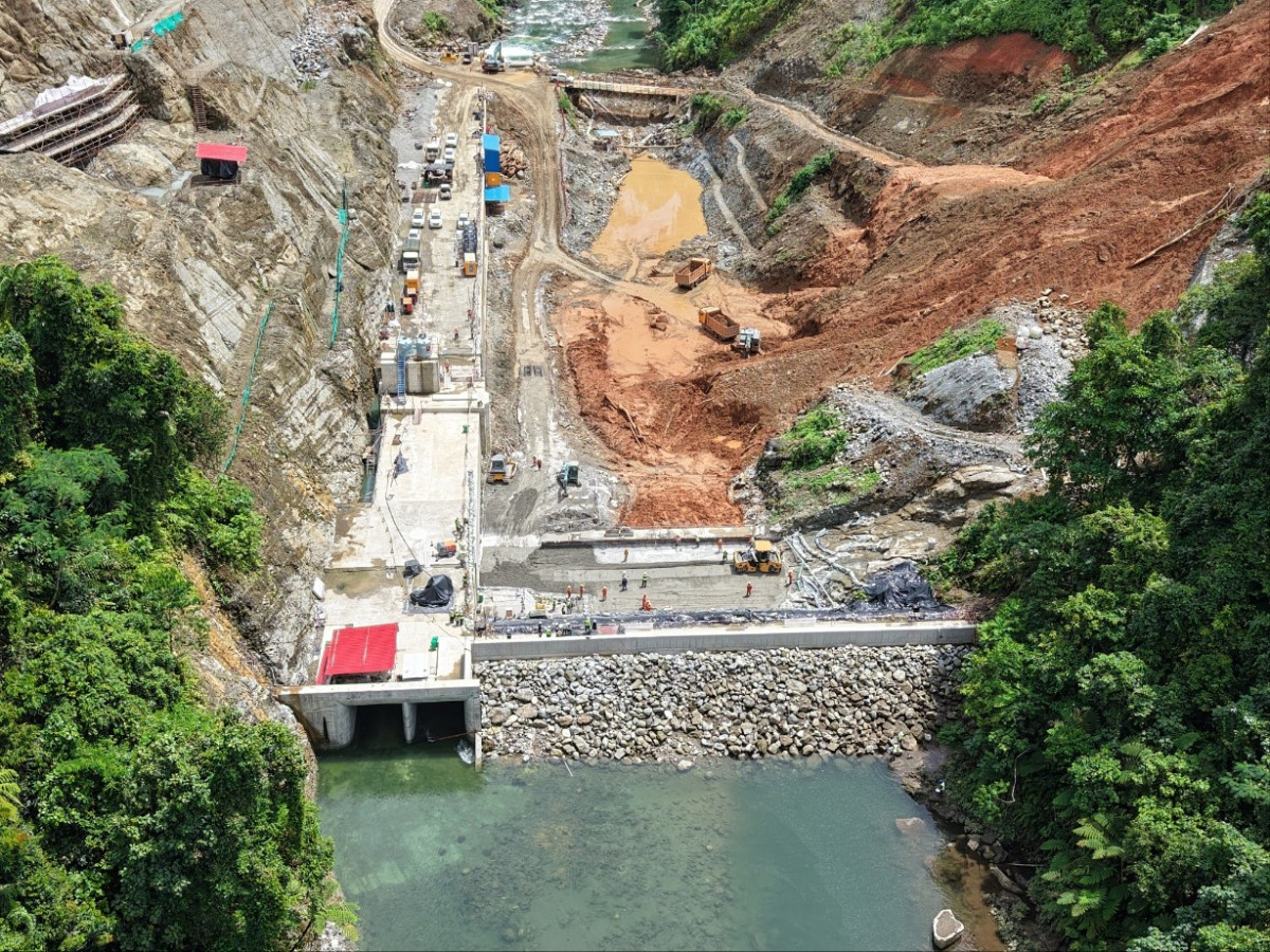 ▲20일 오전 솔로몬제도 수도 호니아라의 티나강 유역에서 수력발전 댐 공사가 이뤄지고 있다. (한국수자원공사)