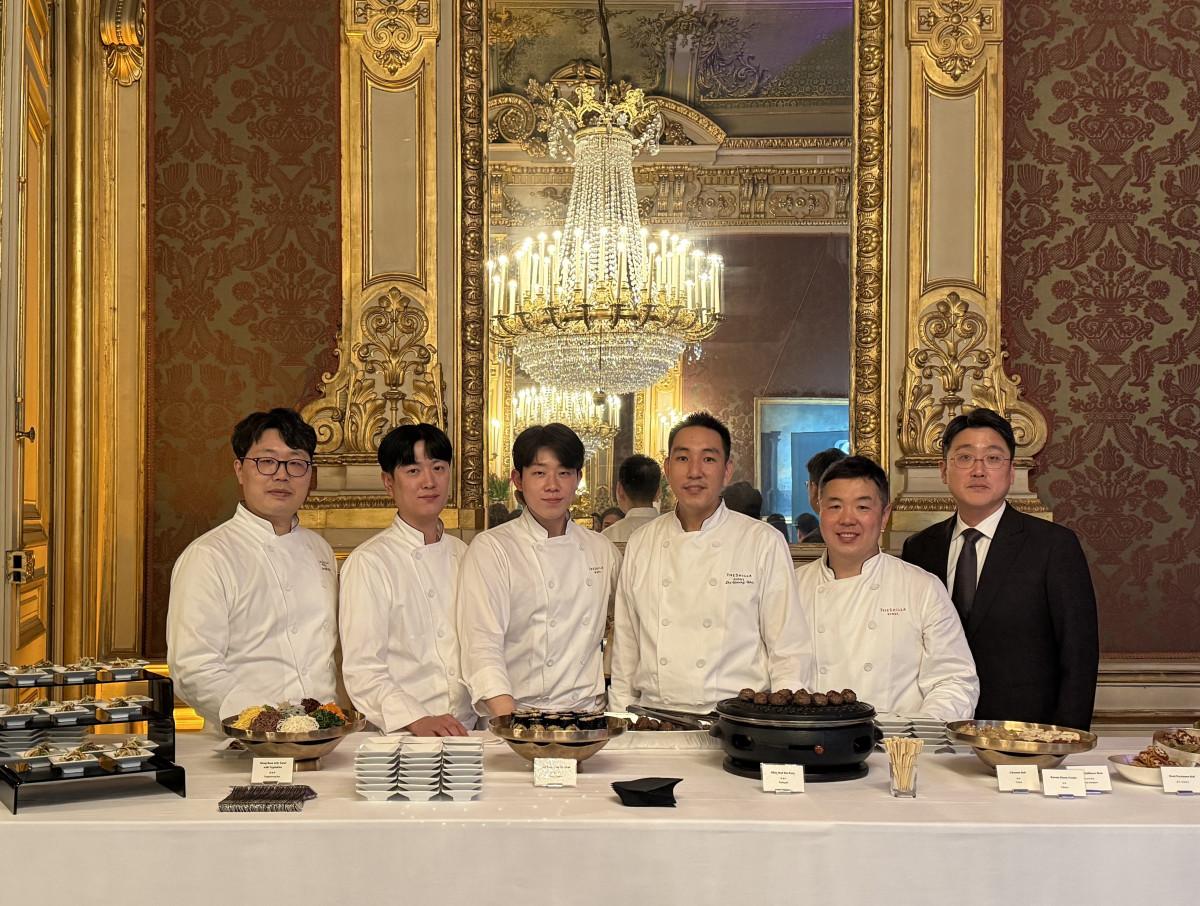 ▲'라 리스트 10주년 어워즈' 칵테일 리셉션에서 한식을 선보인 서울신라호텔 셰프들 (사진제공=호텔신라)