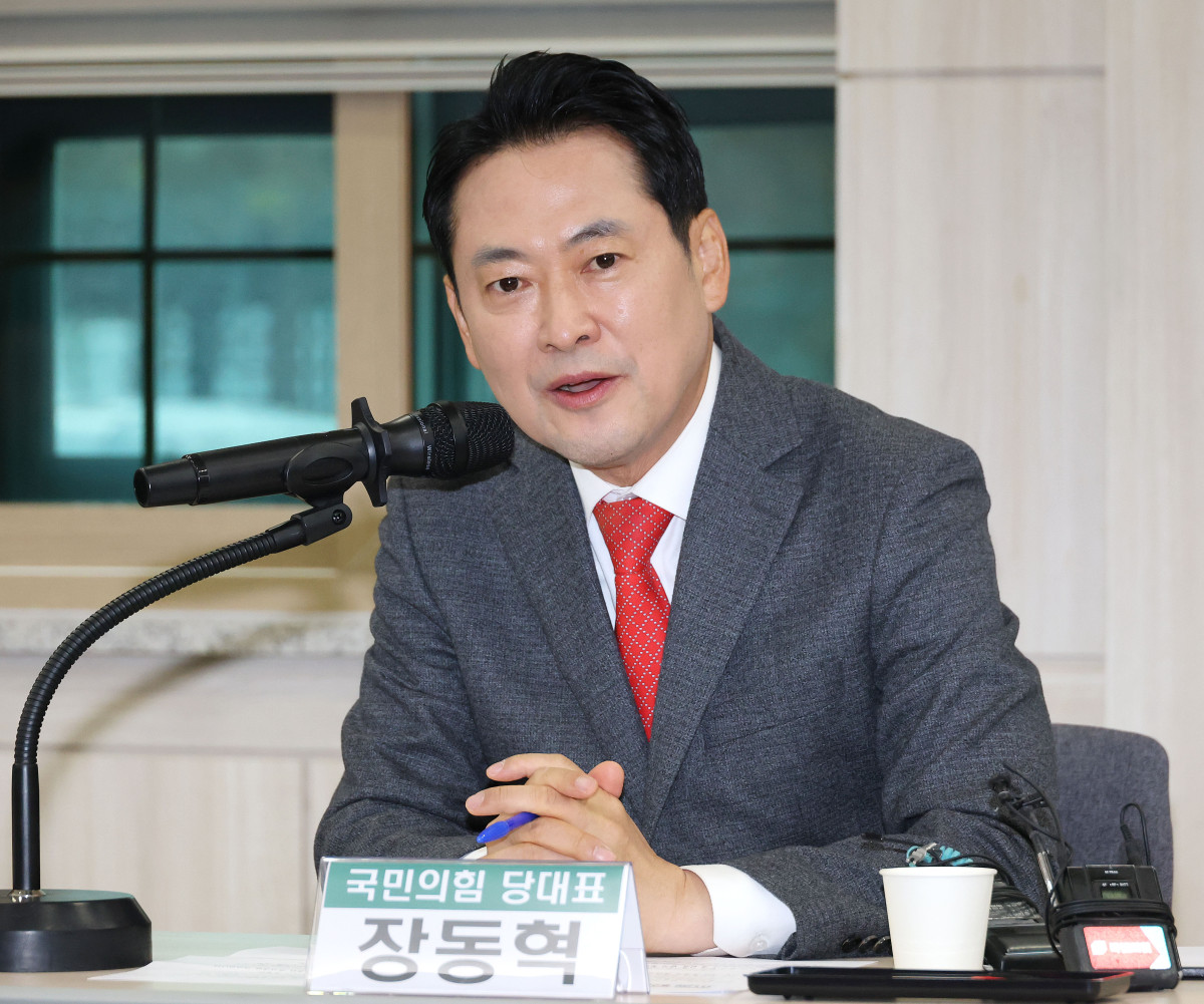 ▲국민의힘 장동혁 대표가 25일 경북 김천시 김천농업기술센터에서 열린 농산물 가격 하락 및 냉해 피해 농민과의 간담회에서 인사말을 하고 있다. 2025.11.25 (연합뉴스)