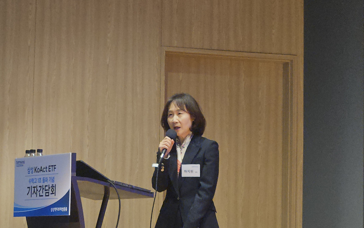 ▲하지원 삼성액티브자산운용 대표가 25일 서울 여의도에서 열린 삼성액티브자산운용 국내 ETF 수탁고 1조 원 돌파 기념 기자간담회에서 인사말을 하고 있다. 사진=윤혜원 기자