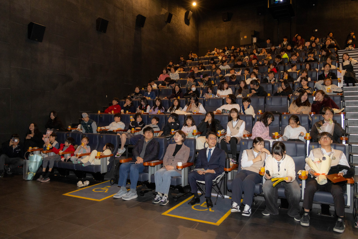 ▲유진선 의장이 제3회 우리들의 아지트 영화제에 참석했다.
(용인특례시의회)