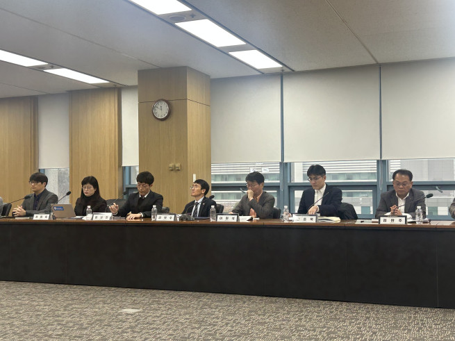 ▲‘2026년 건설·주택 경기전망 세미나’에 참석한 패널들이 발표를 하고 있다. (천상우 1000tkddn@)