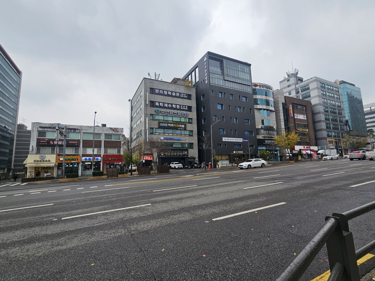 ▲‘역삼센트럴자이’ 인근 상가. (김지영 기자 kjy42)