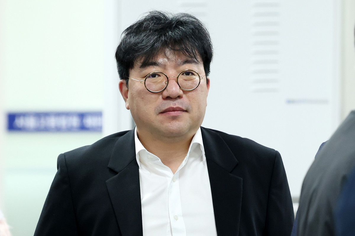 ▲ 소시에테제네랄(SG) 증권발 주가폭락 사태 핵심 인물로 지목된 라덕연 전 호안투자컨설팅업체 대표가 25일 서울 서초동 서울고등법원에서 열린 'SG(소시에테제네랄) 증권발 주가 폭락 사태' 항소심 선고기일에 출석하고 있다. (뉴시스)