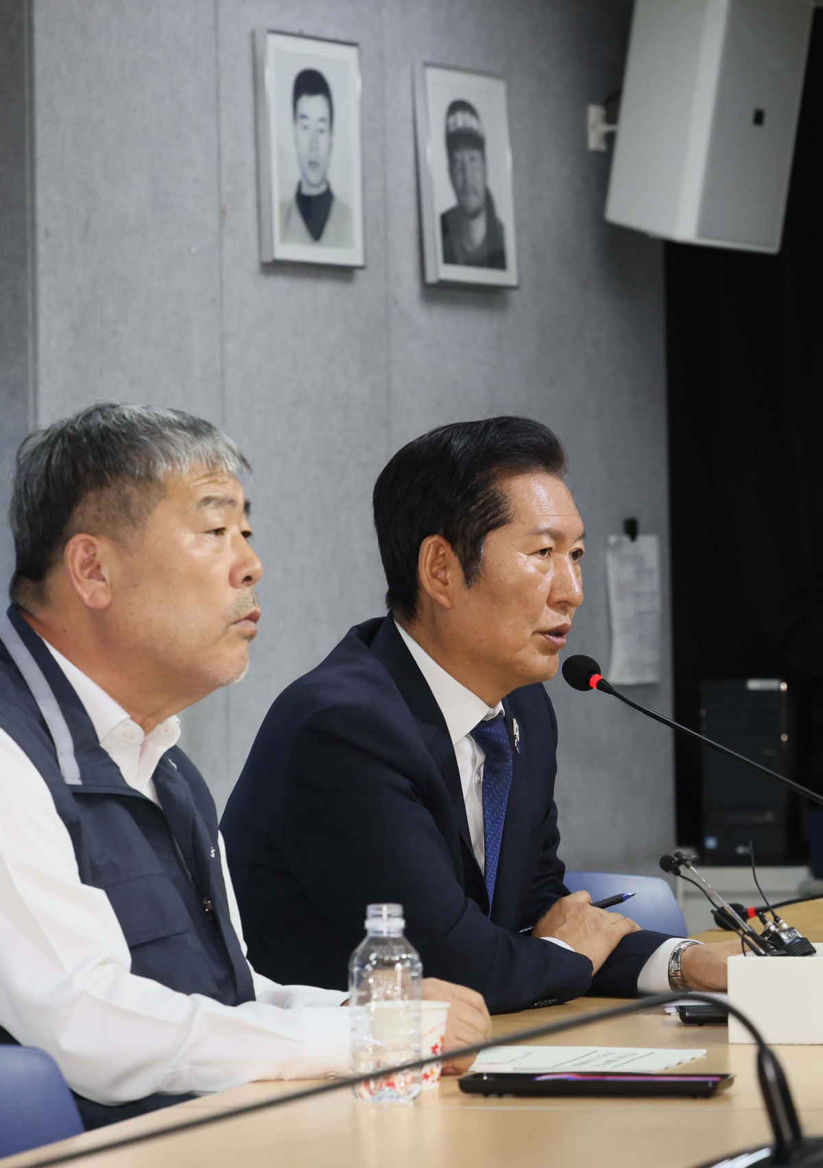 ▲정청래 더불어민주당 대표가 25일 서울 여의도 한국노동조합총연맹에서 열린 ‘더불어민주당-한국노총 고위급정책협의회’에서 모두발언을 하고 있다. 신태현 기자 holjjak@