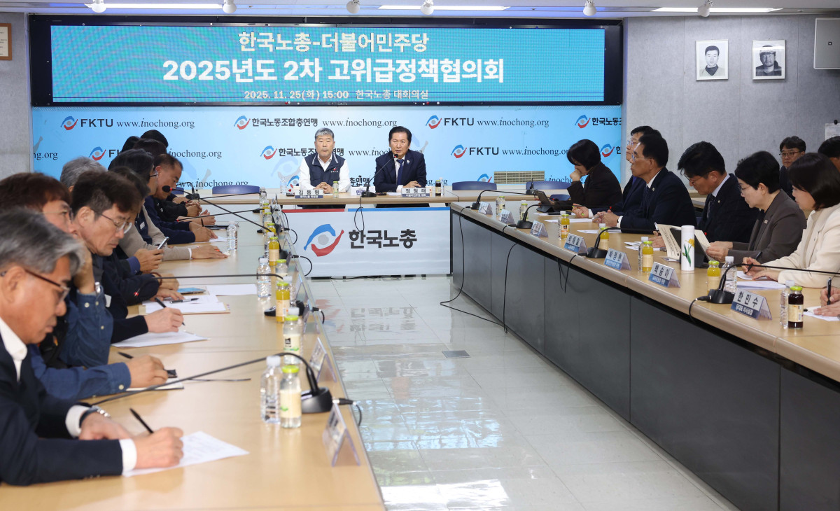 ▲정청래 더불어민주당 대표가 25일 서울 여의도 한국노동조합총연맹에서 열린 ‘더불어민주당-한국노총 고위급정책협의회’에서 모두발언을 하고 있다. 신태현 기자 holjjak@