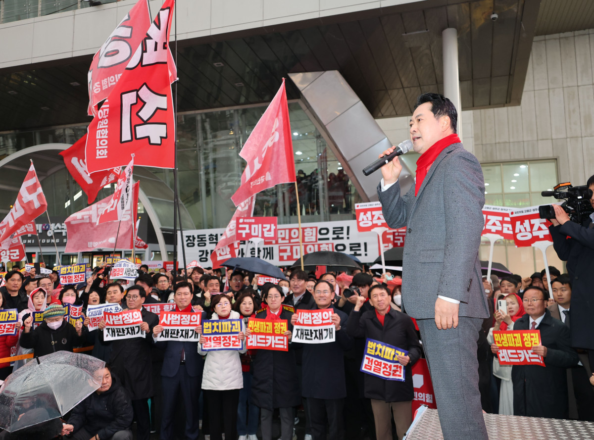 ▲국민의힘 장동혁 대표가 25일 구미역 광장에서 열린 민생회복과 법치수호 경북 국민대회에서 발언하고 있다. 2025.11.25 (연합뉴스)