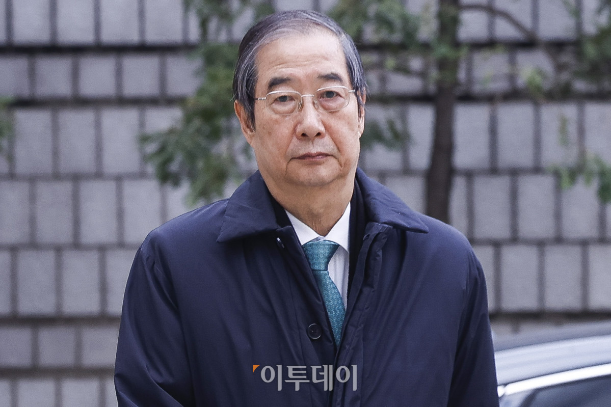 ▲한덕수 전 국무총리가 26일 서울 서초구 서울중앙지방법원에서 열린 내란 우두머리 방조, 내란 중요임무 종사 등 혐의 사건 1심 결심 공판에 출석하고 있다. 조현호 기자 hyunho@