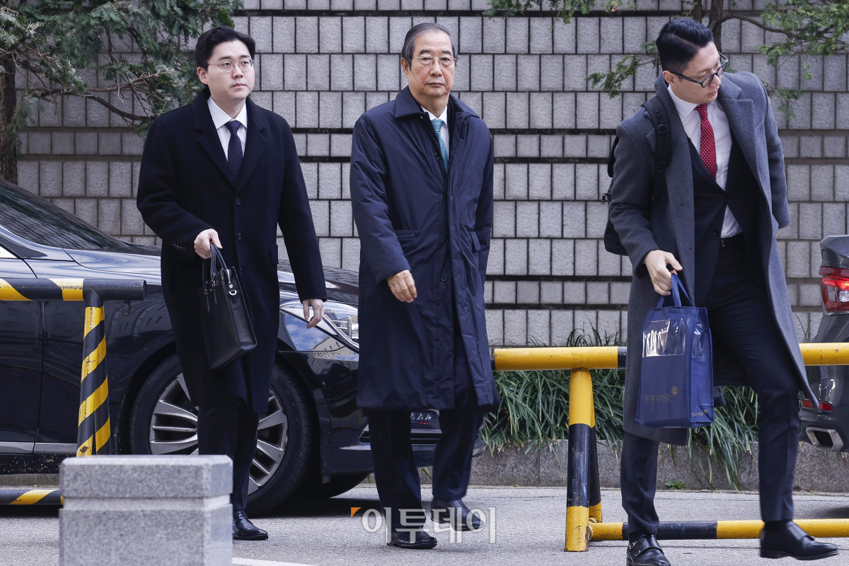 ▲한덕수 전 국무총리가 26일 서울 서초구 서울중앙지방법원에서 열린 내란 우두머리 방조, 내란 중요임무 종사 등 혐의 사건 1심 결심 공판에 출석하고 있다. 조현호 기자 hyunho@