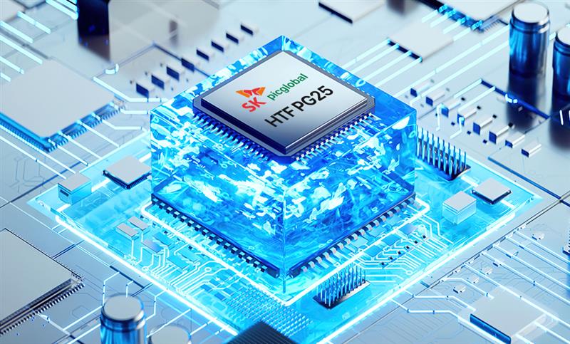 ▲SK피아이씨글로벌이 출시한 AI 데이터센터 전용 친환경 냉각액 ‘HTF(Heat Transfer Fluid) PG25’ (제공=SKC)