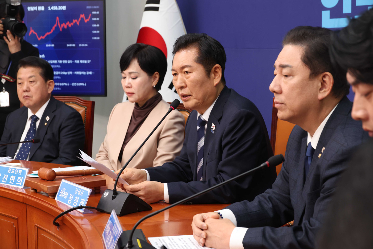 ▲정청래 더불어민주당 대표가 26일 오전 서울 여의도 국회에서 열린 최고위원회의에서 발언을 하고 있다. (사진=뉴시스)