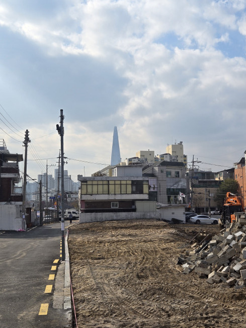 ▲풍납동 주택가에서 보이는 잠실 롯데타워 (윤희성 기자 yoonheesung@)