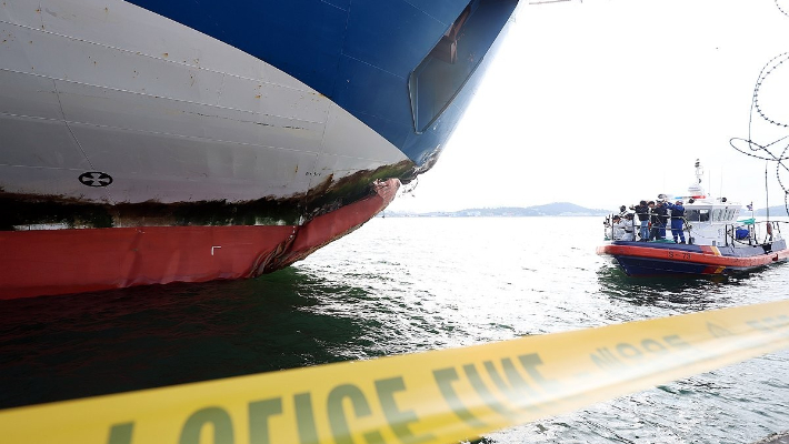 ▲전남 목포시 삼학부두에 2만6000t급 여객선 퀸제누비아2호. (사진제공=연합뉴스)