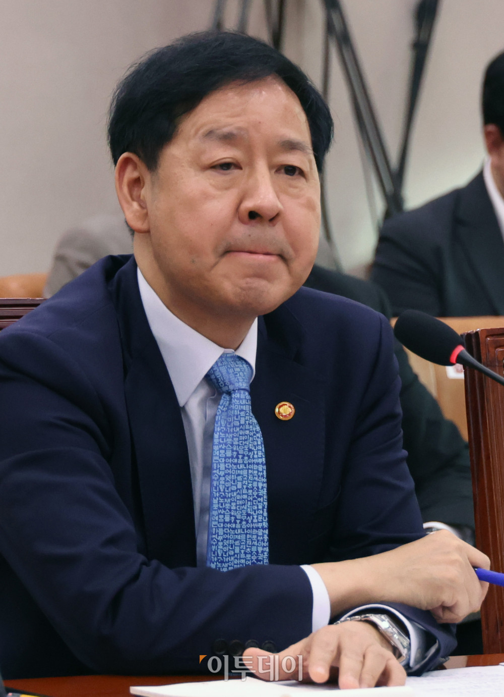 ▲구윤철 경제부총리 겸 기획재정부 장관이 26일 서울 여의도 국회에서 열린 법제사법위원회 전체회의에서 의원 질의에 답하고 있다. 고이란 기자 photoeran@