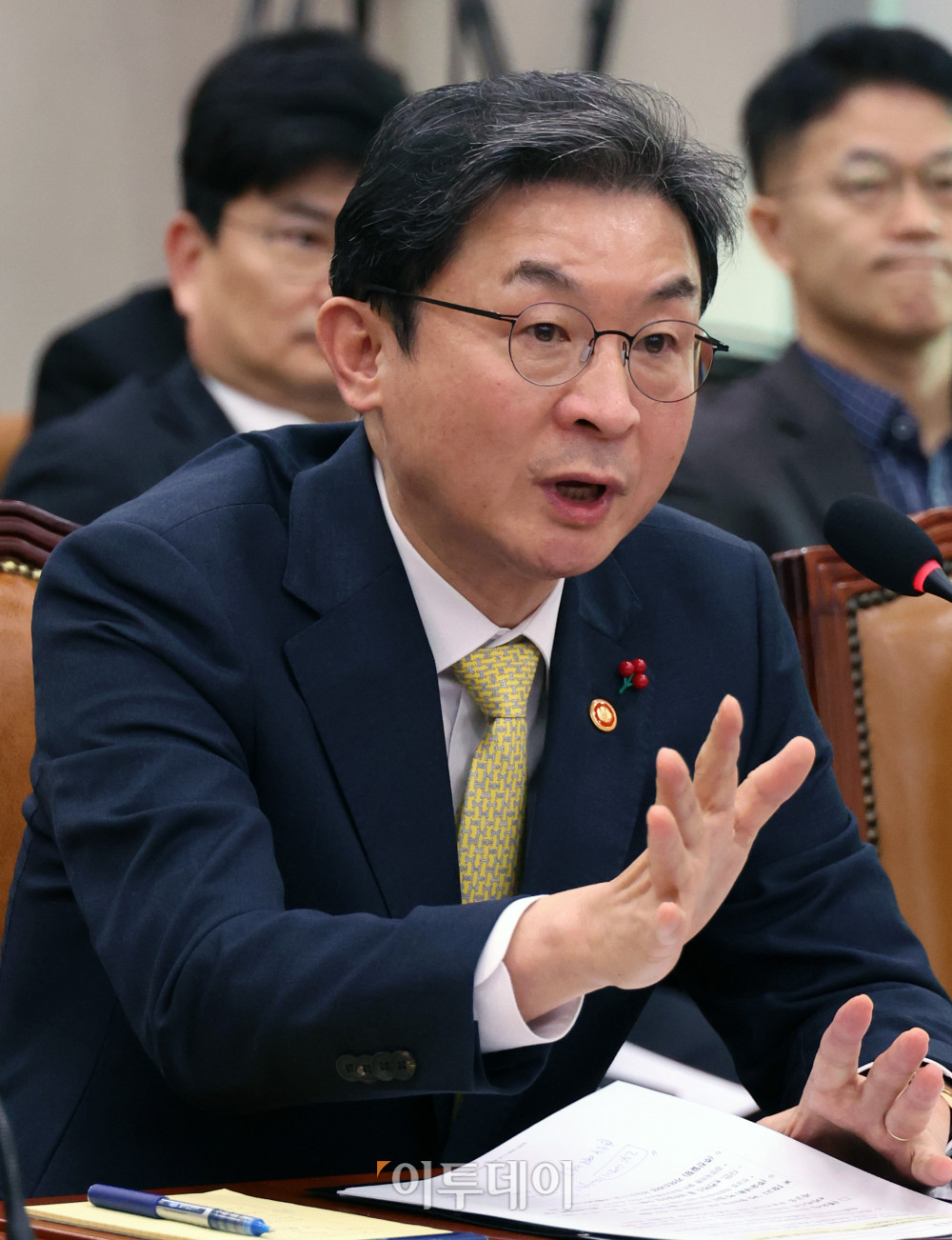 ▲이억원 금융위원장이 26일 서울 여의도 국회에서 열린 법제사법위원회 전체회의에서 의원 질의에 답하고 있다. 고이란 기자 photoeran@