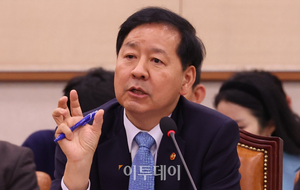 ▲구윤철 경제부총리 겸 기획재정부 장관이 26일 서울 여의도 국회에서 열린 법제사법위원회 전체회의에서 의원 질의에 답하고 있다. 고이란 기자 photoeran@