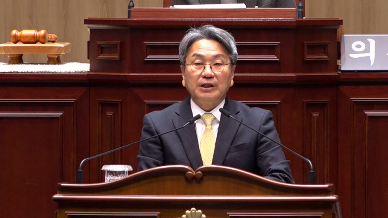 ▲강기정 광주광역시장이 26일 광주광역시의회 본회의장에서 열린 제338회 제2차 정례회 제3차 본회의에 참석해 2026년 예산안 시정연설을 하고 있다. (사진제공=광주시)