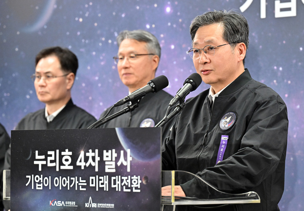▲윤영빈 우주항공청장이 27일 전남 고흥군 나로우주센터에서 누리호 4차 발사 결과 브리핑을 하고 있다. (사진제공=항우연)