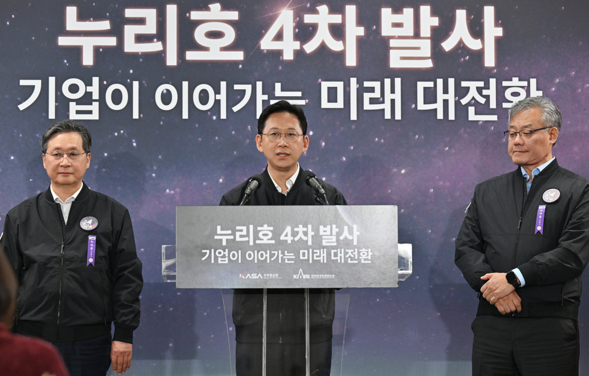 ▲배경훈 부총리 겸 과학기술정보통신부 장관이 27일 전남 고흥군 나로우주센터에서 누리호 4차 발사 결과 브리핑을 하고 있다. 사진=한국항공우주연구원