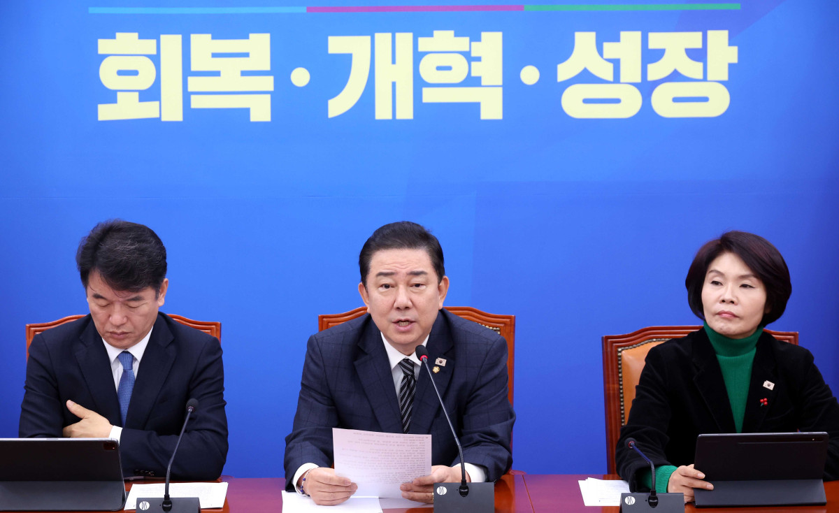 ▲김병기 더불어민주당 원내대표가 27일 오전 서울 여의도 국회에서 열린 정책조정회의에서 발언을 하고 있다. 2025.11.27.  (뉴시스)