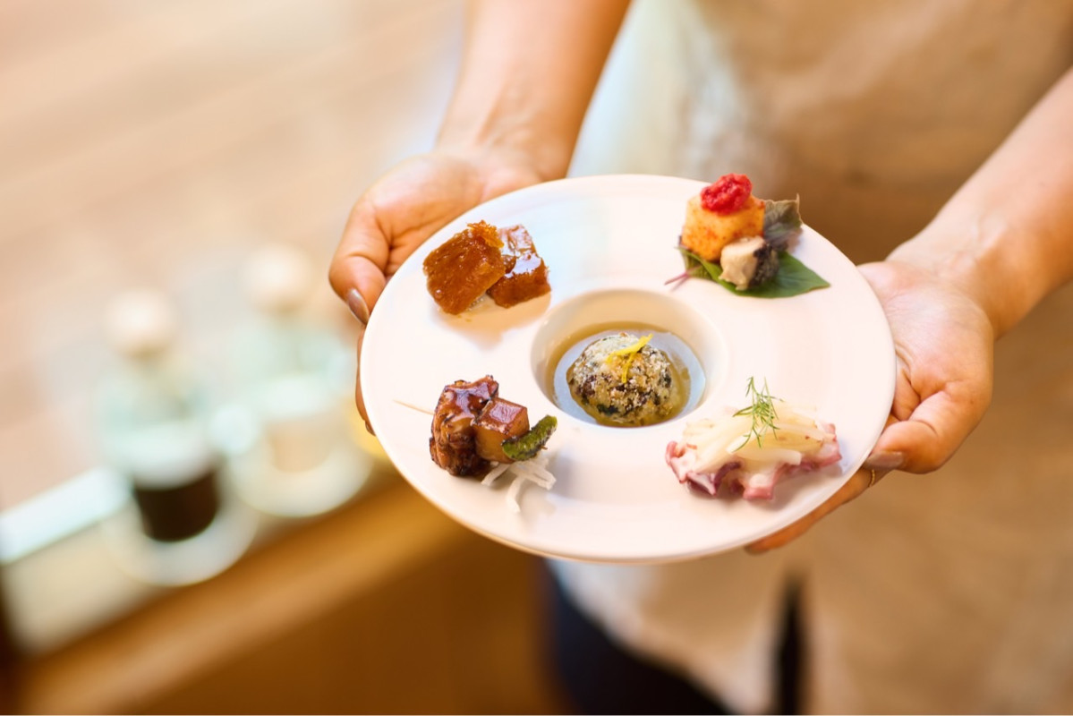 ▲맹개술도가 진맥소주 주안상.(안동시)