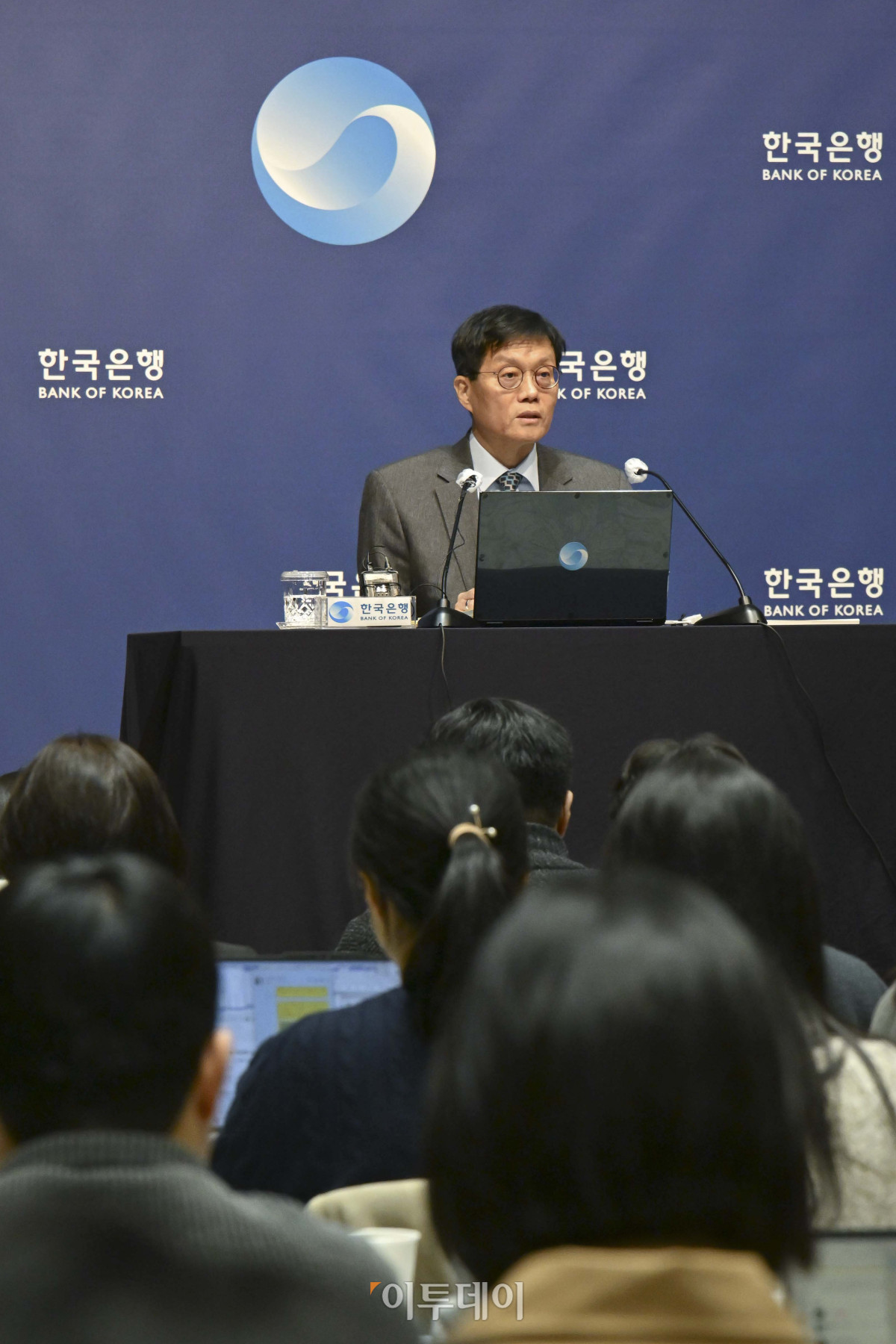 ▲이창용 한국은행 총재가 27일 서울 중구 한국은행에서 통화정책방향 기자간담회를 하고 있다. 고이란 기자 photoeran@ 