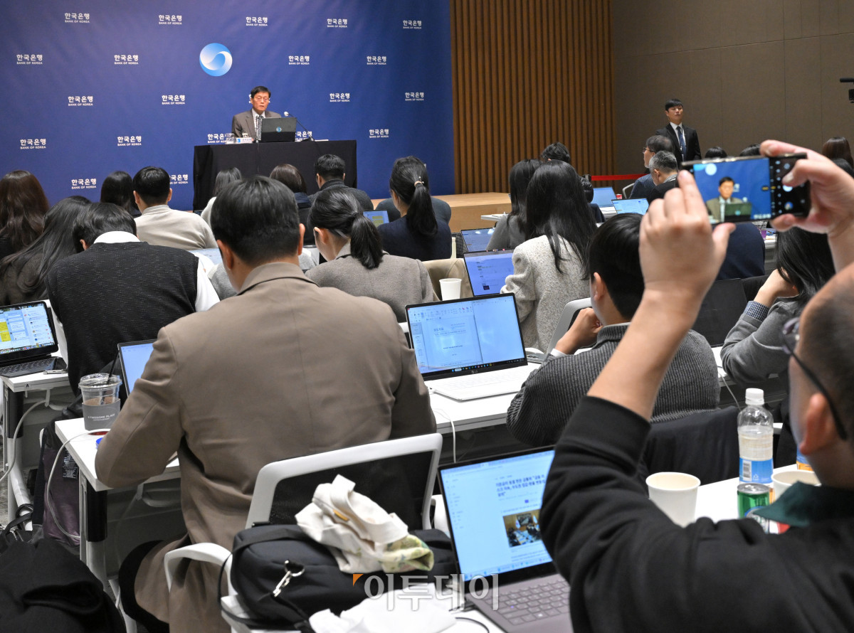 ▲이창용 한국은행 총재가 지난달 27일 서울 중구 한국은행에서 통화정책방향 기자간담회를 하고 있다. 고이란 기자 photoeran@ 
