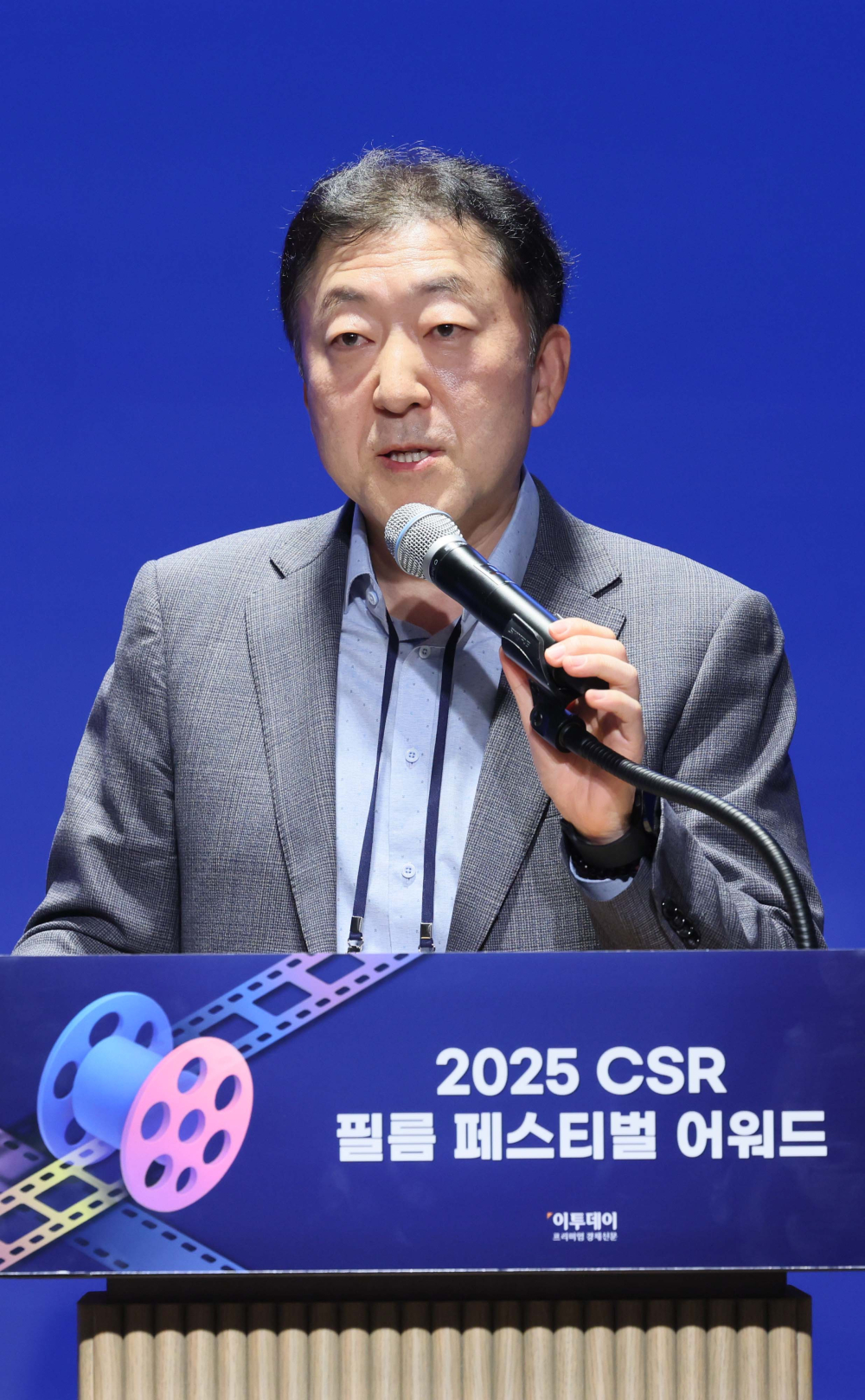 ▲27일 서울 강남구 더 웨스틴 서울 파르나스 호텔에서 열린 '2025 CSR 필름 페스티벌 어워드’에서 심사위원장인 이재혁 고려대 ESG연구원장이 심사결과 보고를 하고 있다. 경제신문 이투데이가 주최한 이 행사는 한 해 동안 사회적 가치 창출을 위한 CSR 활동 발자취를 공모하고 그 업적을 격려하기 위해 마련된 자리로 2012년 첫걸음을 내디뎌 올해로 14회째를 맞이했다. 신태현 기자 holjjak@ (이투데이DB)