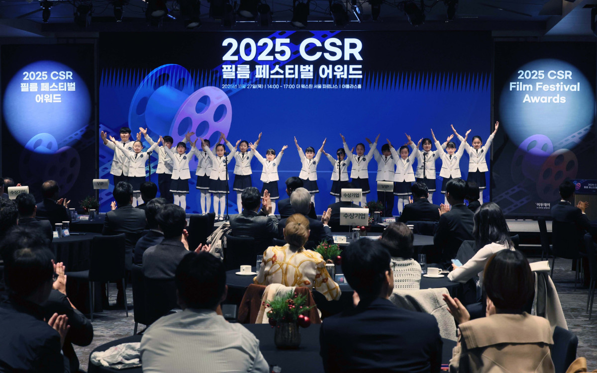 ▲27일 서울 강남구 더 웨스틴 서울 파르나스 호텔에서 열린 '2025 CSR 필름 페스티벌 어워드’에서 어린이합창단 위자드콰이어가 오프닝 공연을 선보이고 있다. 경제신문 이투데이가 주최한 이 행사는 한 해 동안 사회적 가치 창출을 위한 CSR 활동 발자취를 공모하고 그 업적을 격려하기 위해 마련된 자리로 2012년 첫걸음을 내디뎌 올해로 14회째를 맞이했다. 신태현 기자 holjjak@