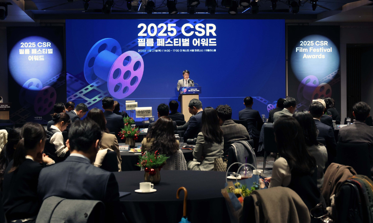 ▲문신학 산업통상부 1차관이 27일 서울 강남구 더 웨스틴 서울 파르나스 호텔에서 열린 '2025 CSR 필름 페스티벌 어워드’에서 축사를 하고 있다. 경제신문 이투데이가 주최한 이 행사는 한 해 동안 사회적 가치 창출을 위한 CSR 활동 발자취를 공모하고 그 업적을 격려하기 위해 마련된 자리로 2012년 첫걸음을 내디뎌 올해로 14회째를 맞이했다. 신태현 기자 holjjak@