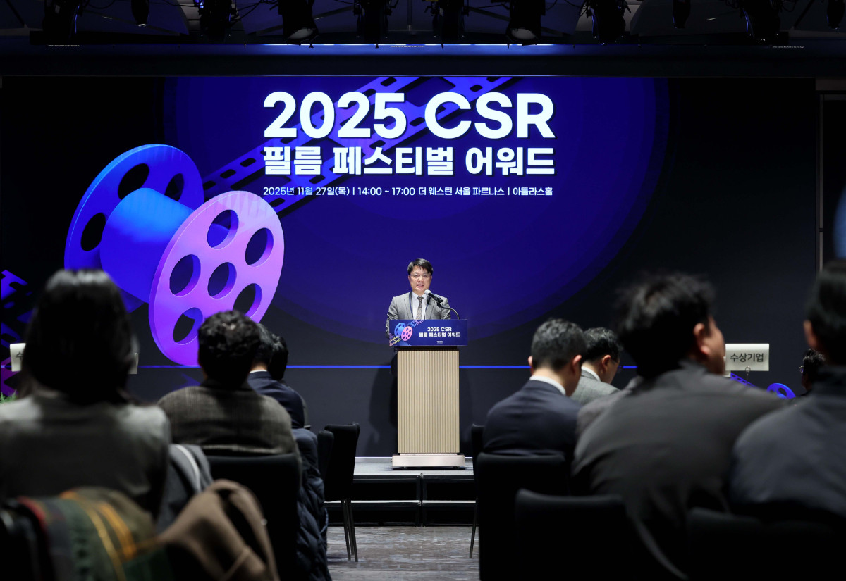 ▲문신학 산업통상부 1차관이 27일 서울 강남구 더 웨스틴 서울 파르나스 호텔에서 열린 '2025 CSR 필름 페스티벌 어워드’에서 축사를 하고 있다. 경제신문 이투데이가 주최한 이 행사는 한 해 동안 사회적 가치 창출을 위한 CSR 활동 발자취를 공모하고 그 업적을 격려하기 위해 마련된 자리로 2012년 첫걸음을 내디뎌 올해로 14회째를 맞이했다. 신태현 기자 holjjak@